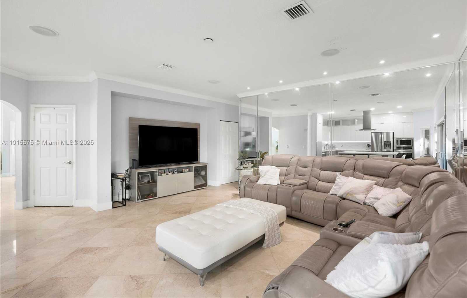 Small Image of 11243 NORTH WEST 58TH TER #1, Doral Number 8