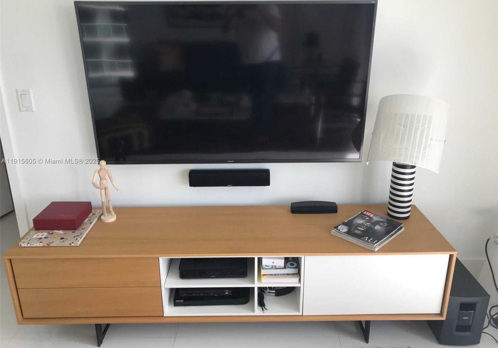 Small Image of 31 SOUTH EAST 6TH ST #1702, Miami Number 12