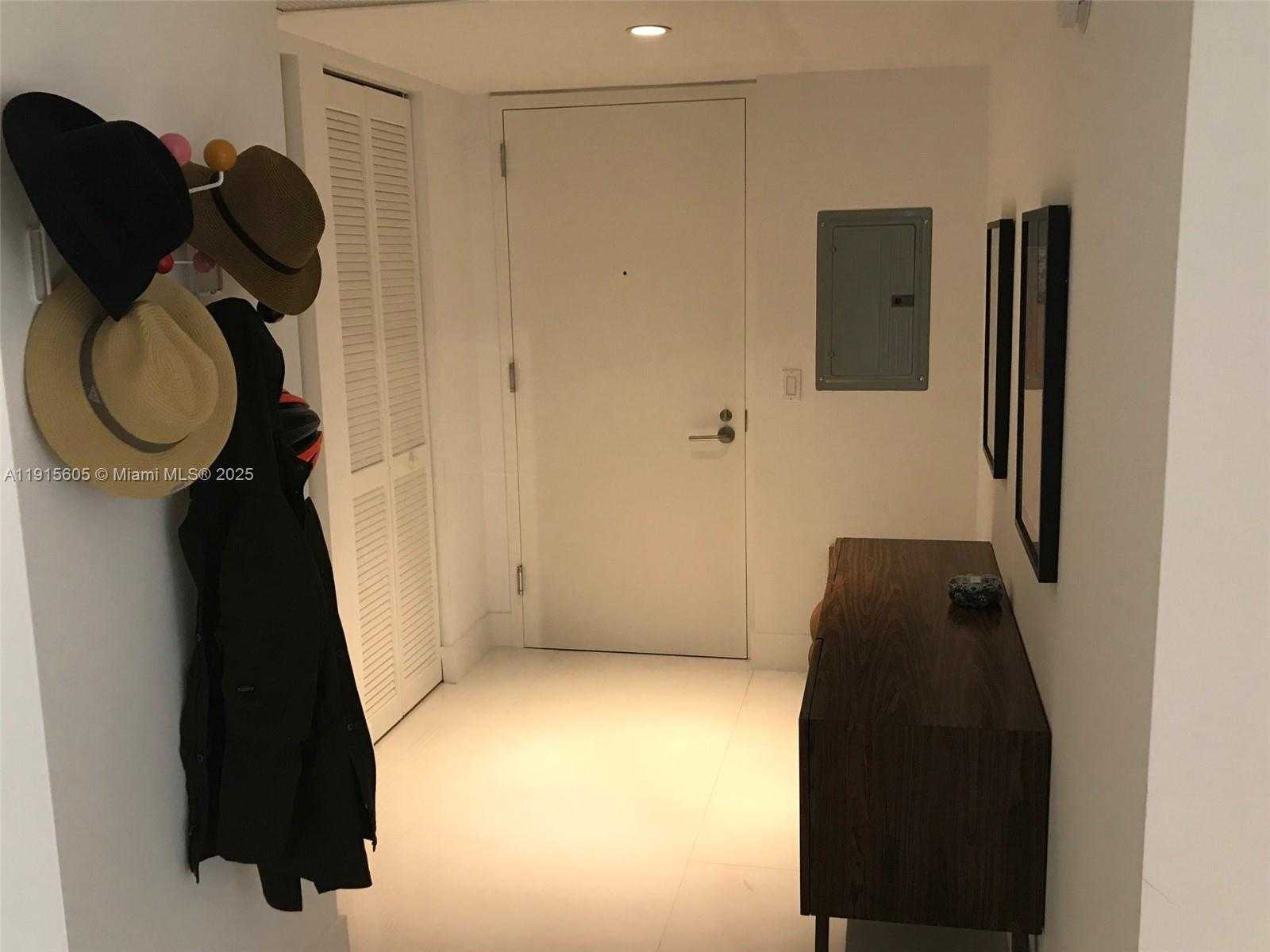 Small Image of 31 SOUTH EAST 6TH ST #1702, Miami Number 4