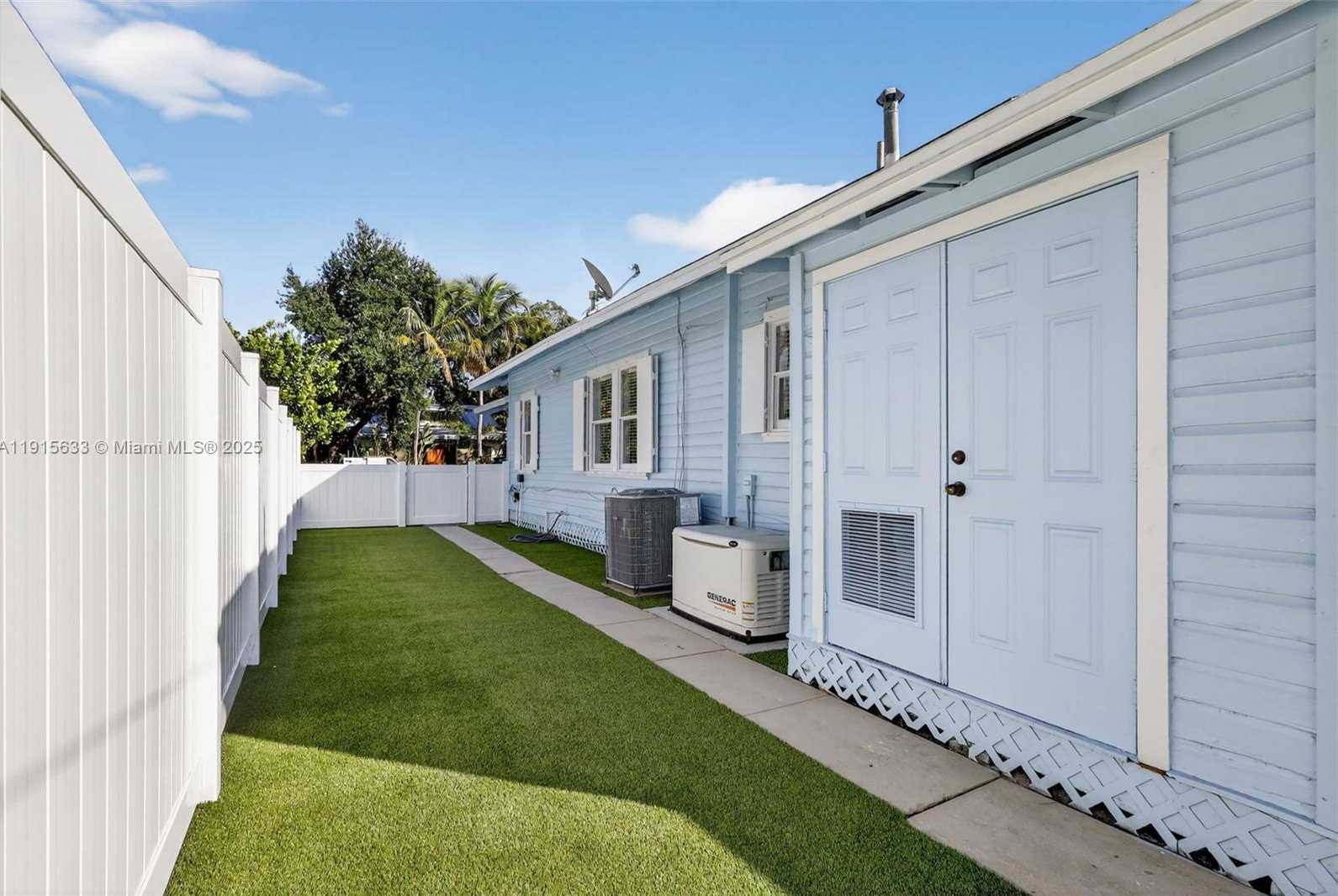 Small Image of 123 NORTH OCEAN BREEZE #A, Lake Worth Number 34