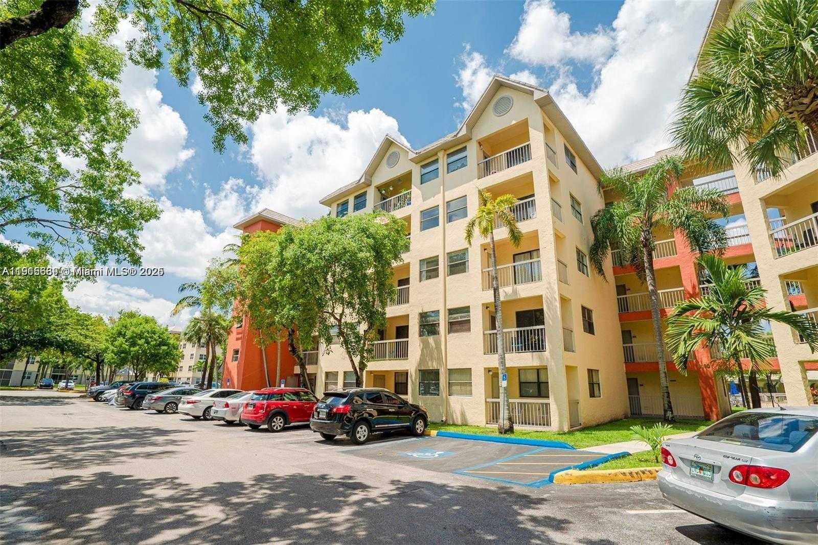 Small Image of 8160 GENEVA CT #317, Doral Number 12