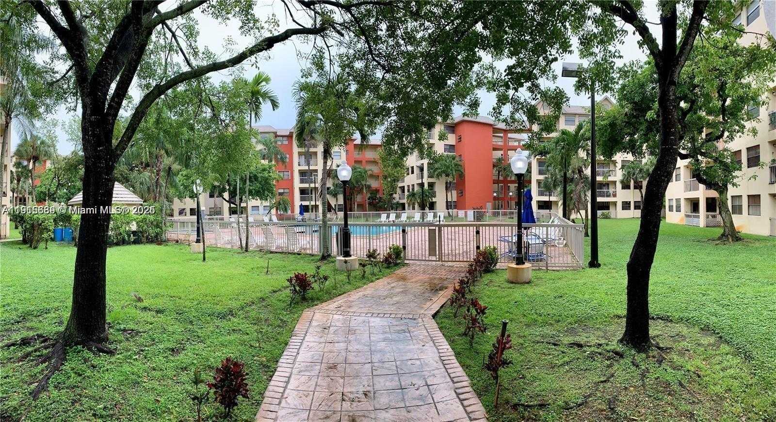 Small Image of 8160 GENEVA CT #317, Doral Number 13