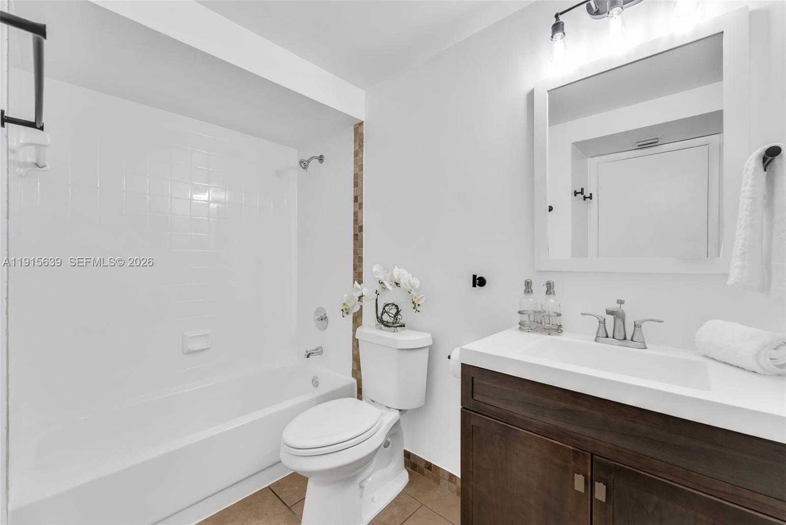 Small Image of 8160 GENEVA CT #317, Doral Number 15