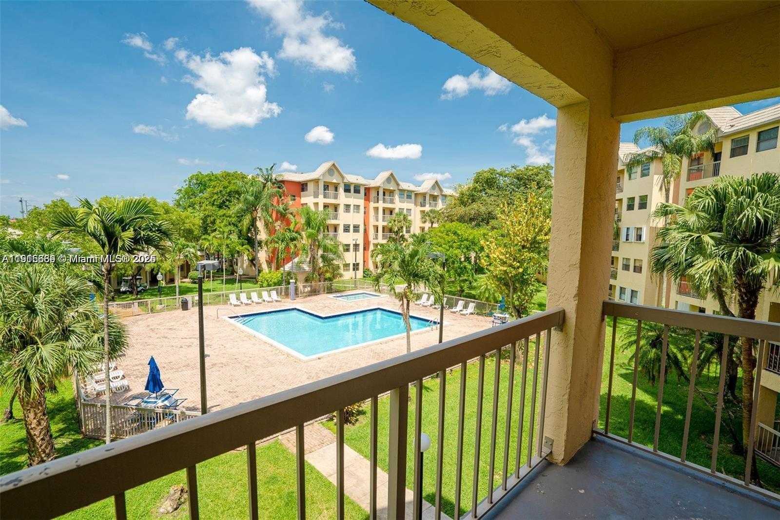 Small Image of 8160 GENEVA CT #317, Doral Number 3