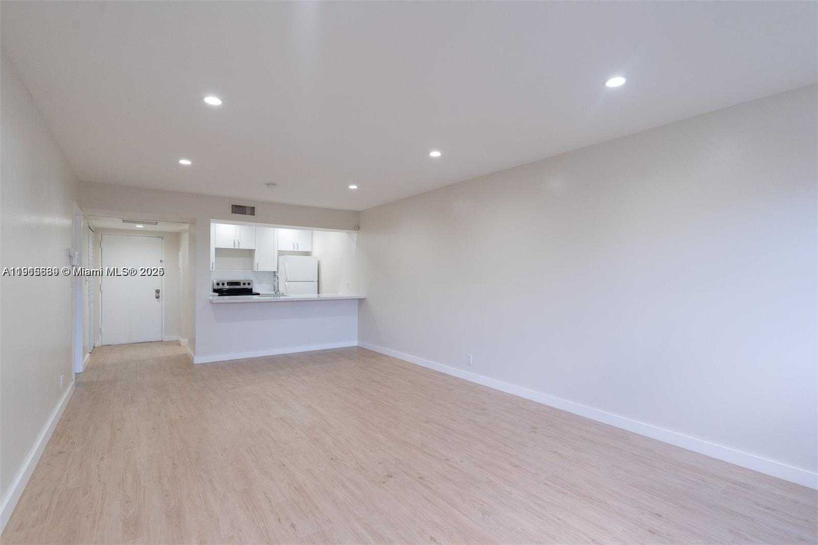 Small Image of 8160 GENEVA CT #317, Doral Number 7