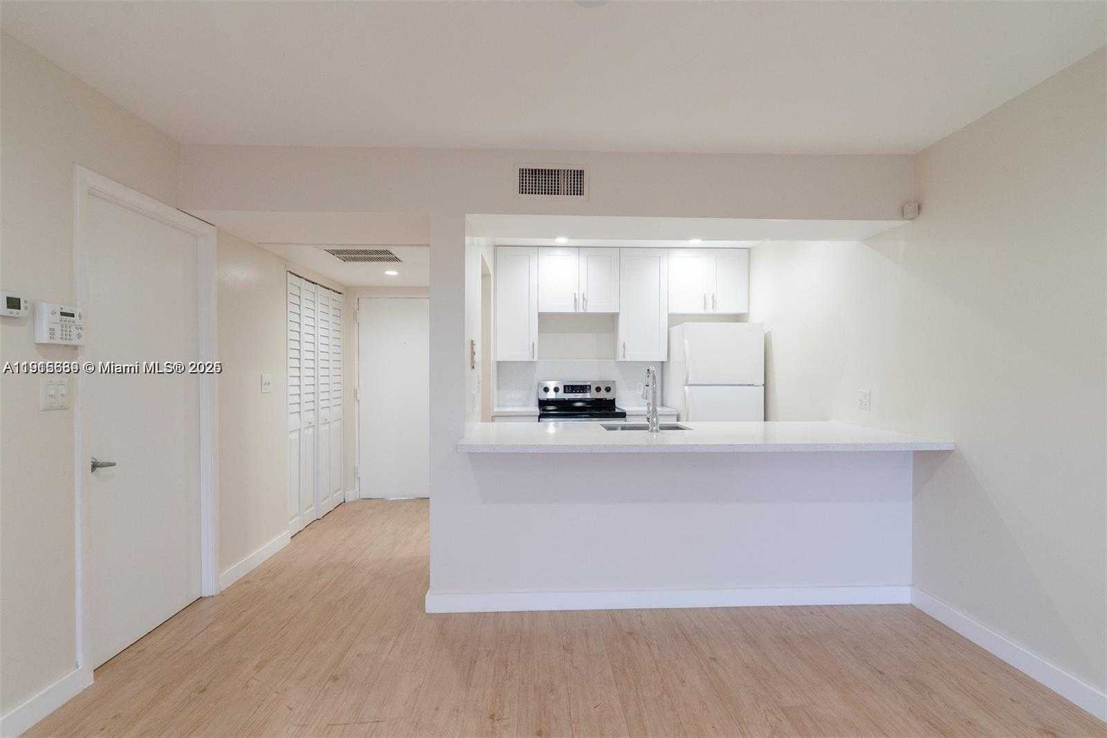 Small Image of 8160 GENEVA CT #317, Doral Number 8