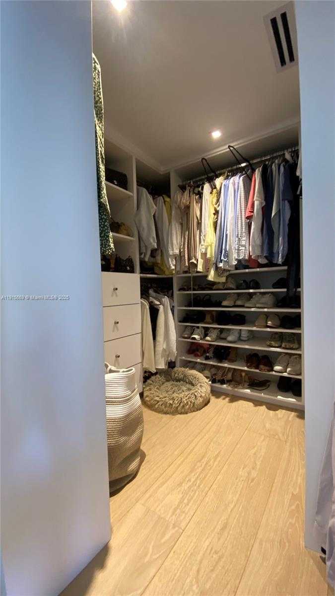 Small Image of 1277 SOUTH WEST 19TH ST, Miami Number 16