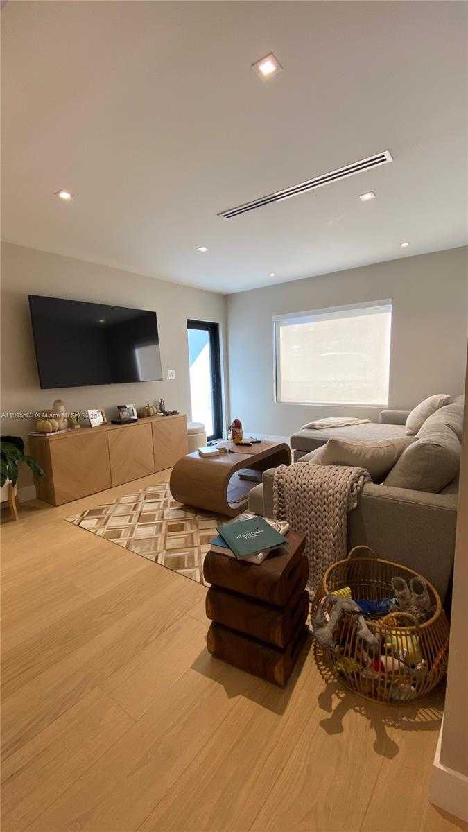 Small Image of 1277 SOUTH WEST 19TH ST, Miami Number 5