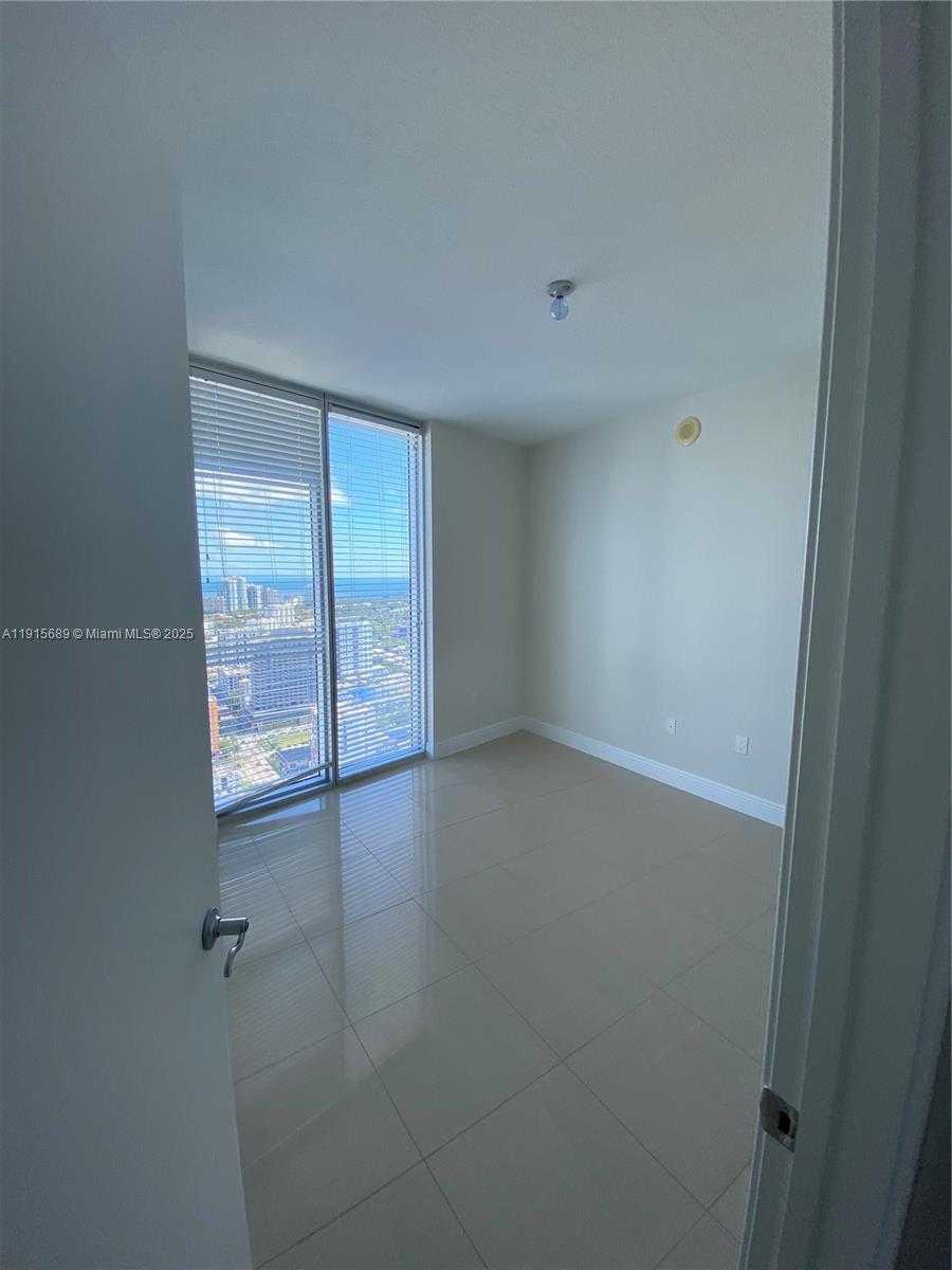 Small Image of 185 SOUTH WEST 7 ST #4212, Miami Number 3