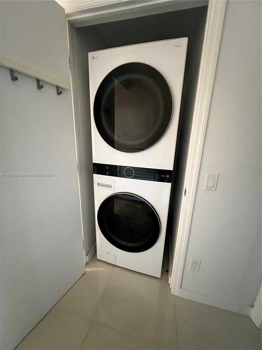 Small Image of 60 SOUTH WEST 13TH ST #2207, Miami Number 6