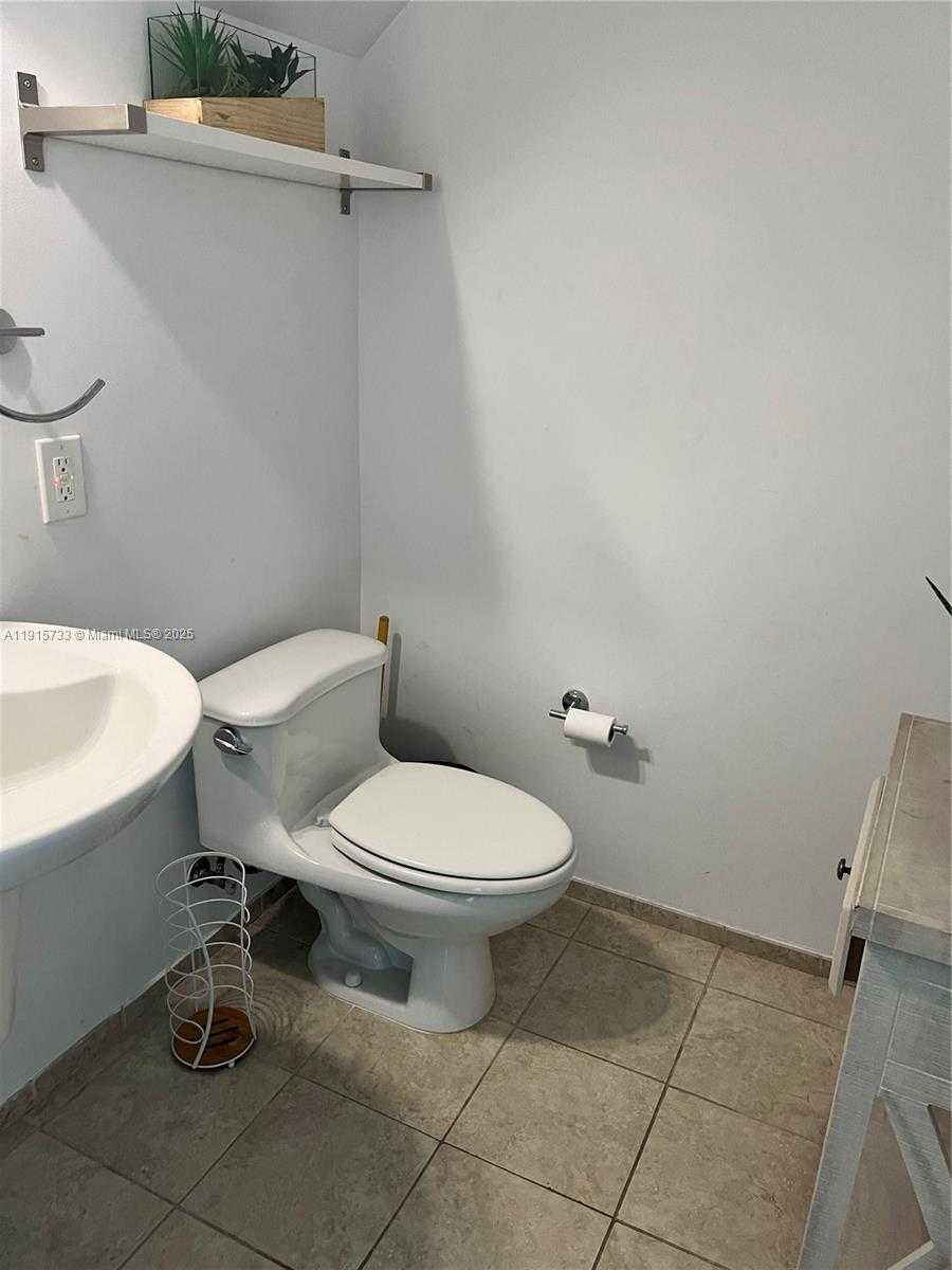 Small Image of 60 SOUTH WEST 13TH ST #2207, Miami Number 9