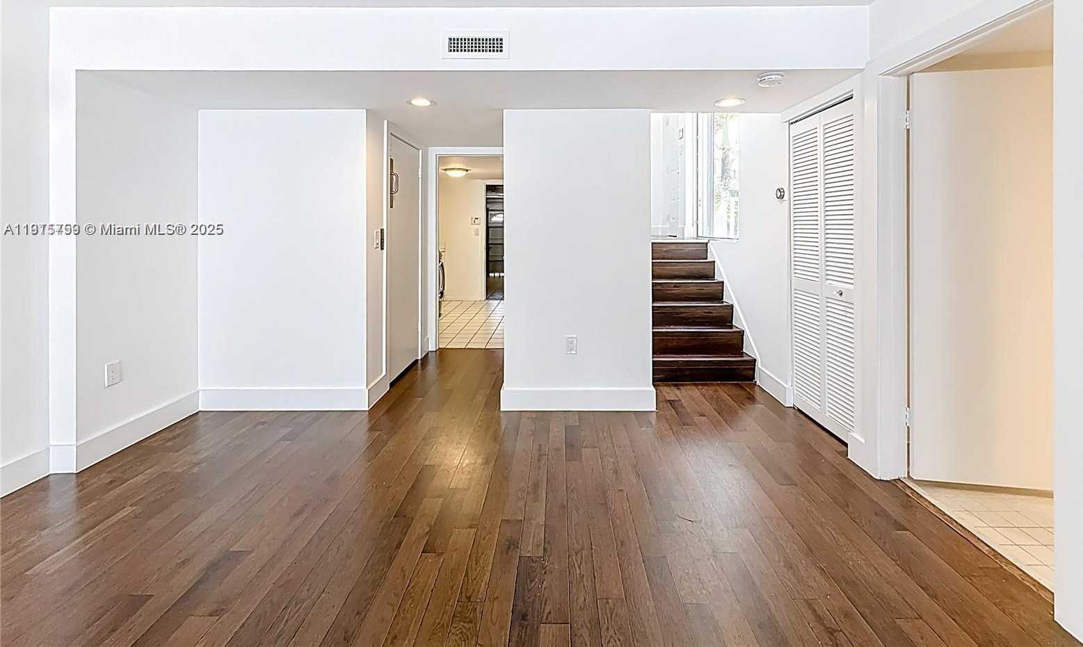 Small Image of Aventura Number 15