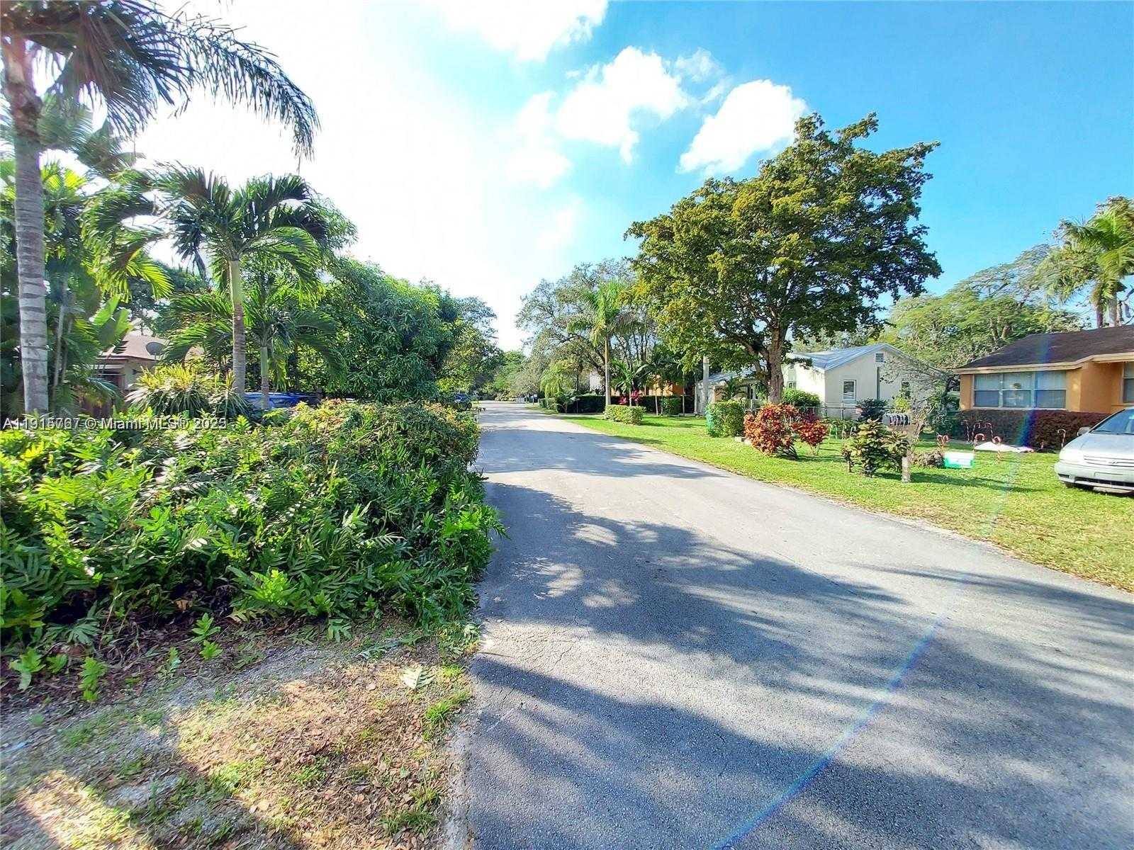 Small Image of 5842 SOUTH WEST 60TH ST, Miami Number 25