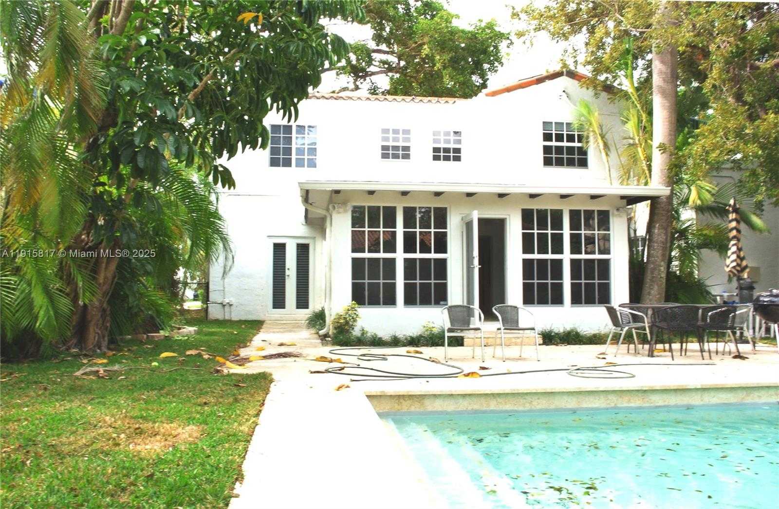 Small Image of 5835 LA GORCE DR, Miami Beach Number 11