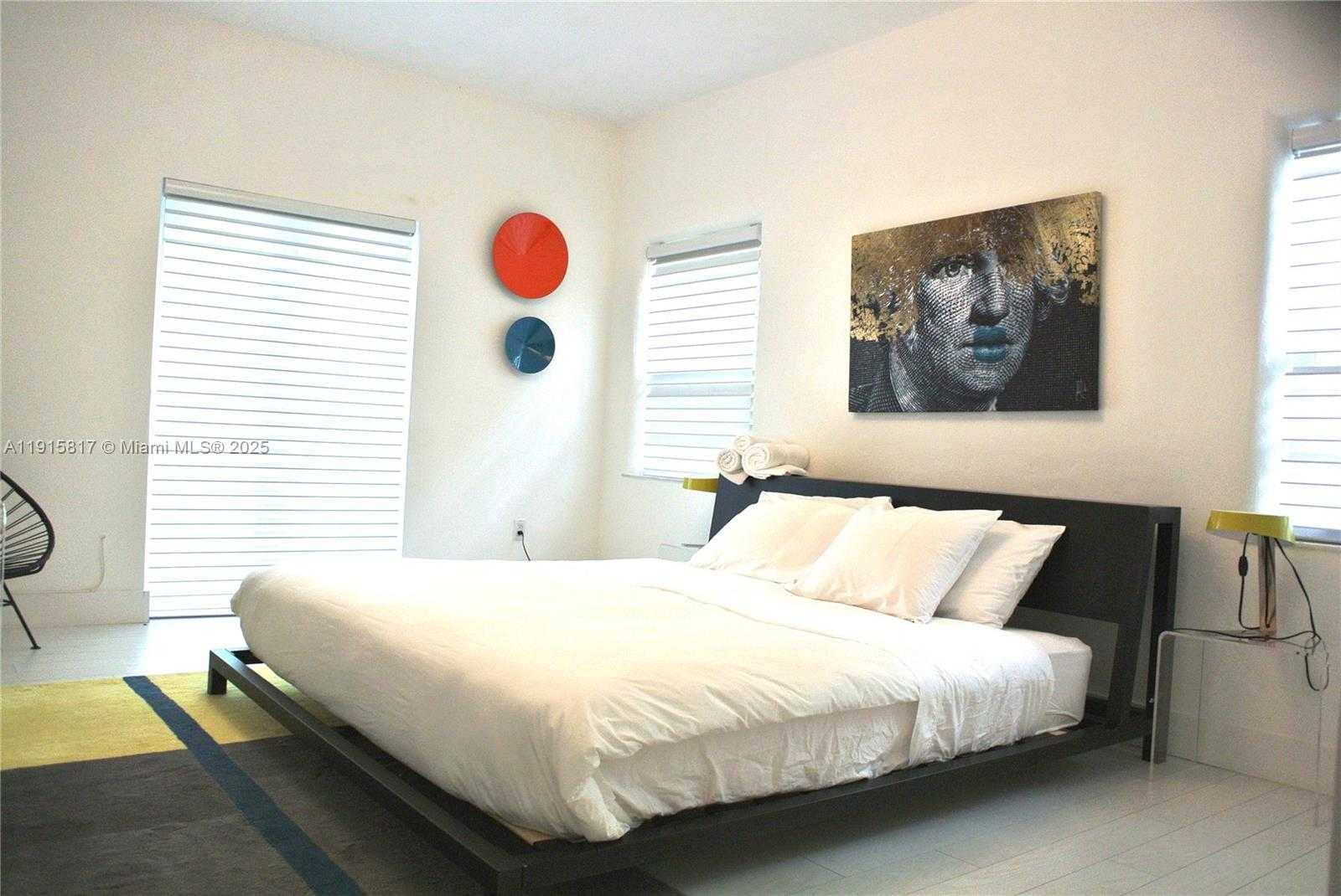 Small Image of 5835 LA GORCE DR, Miami Beach Number 12