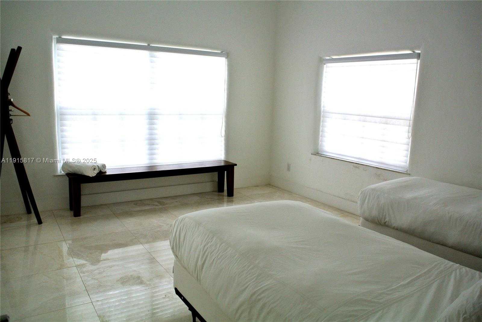 Small Image of 5835 LA GORCE DR, Miami Beach Number 13