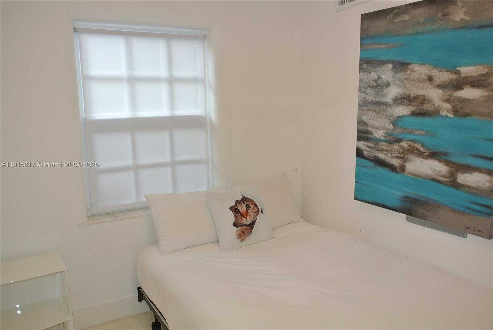 Small Image of 5835 LA GORCE DR, Miami Beach Number 14