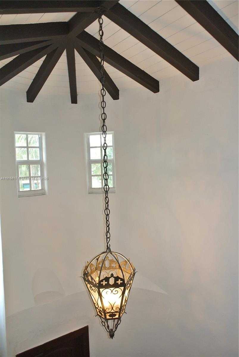 Small Image of 5835 LA GORCE DR, Miami Beach Number 15