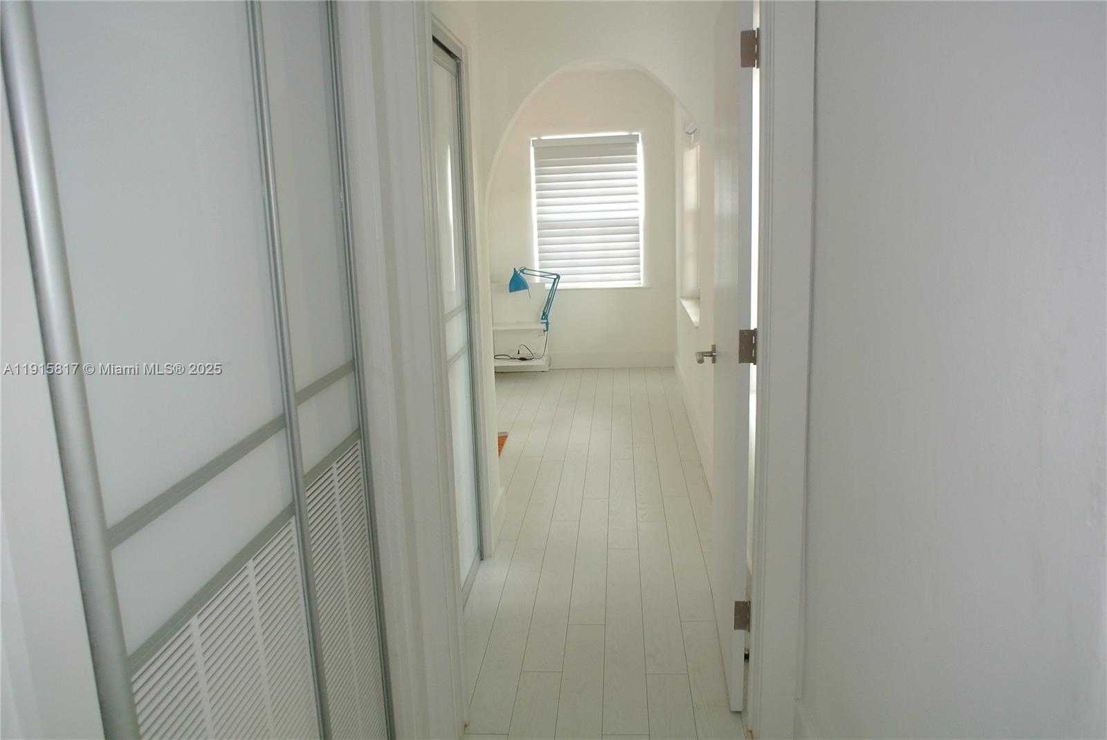 Small Image of 5835 LA GORCE DR, Miami Beach Number 16