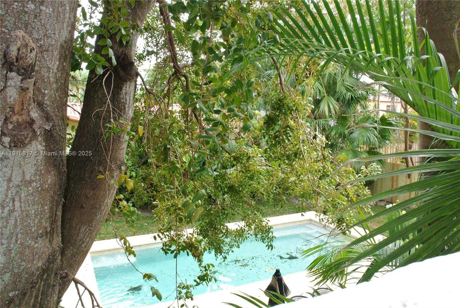 Small Image of 5835 LA GORCE DR, Miami Beach Number 19