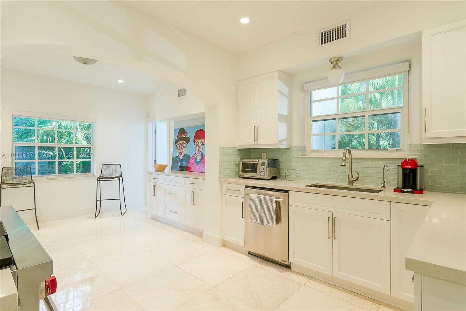 Small Image of 5835 LA GORCE DR, Miami Beach Number 6