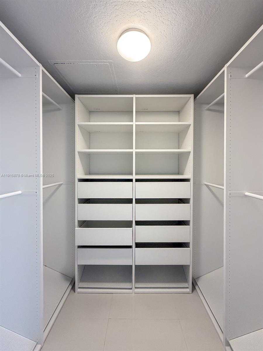 Small Image of 1800 NORTH BAYSHORE DR #3705, Miami Number 10