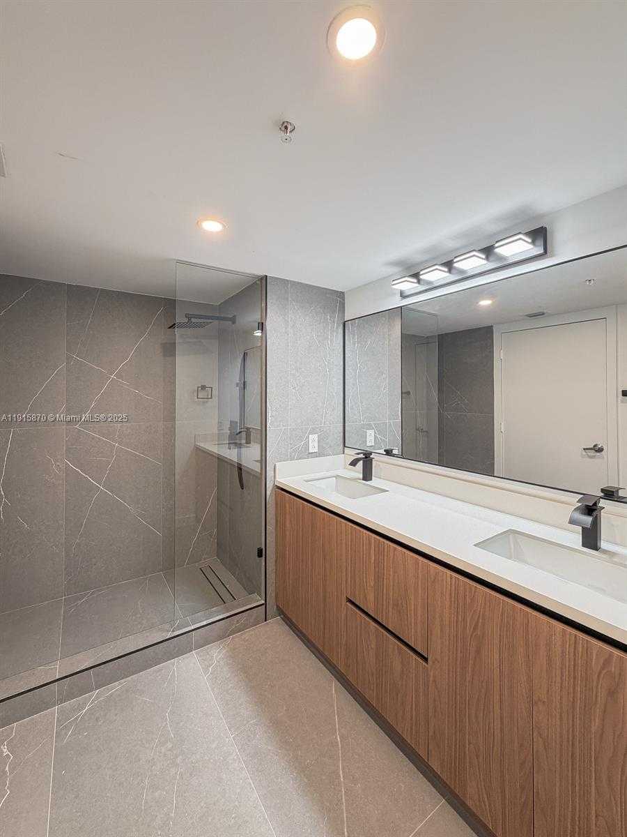 Small Image of 1800 NORTH BAYSHORE DR #3705, Miami Number 13