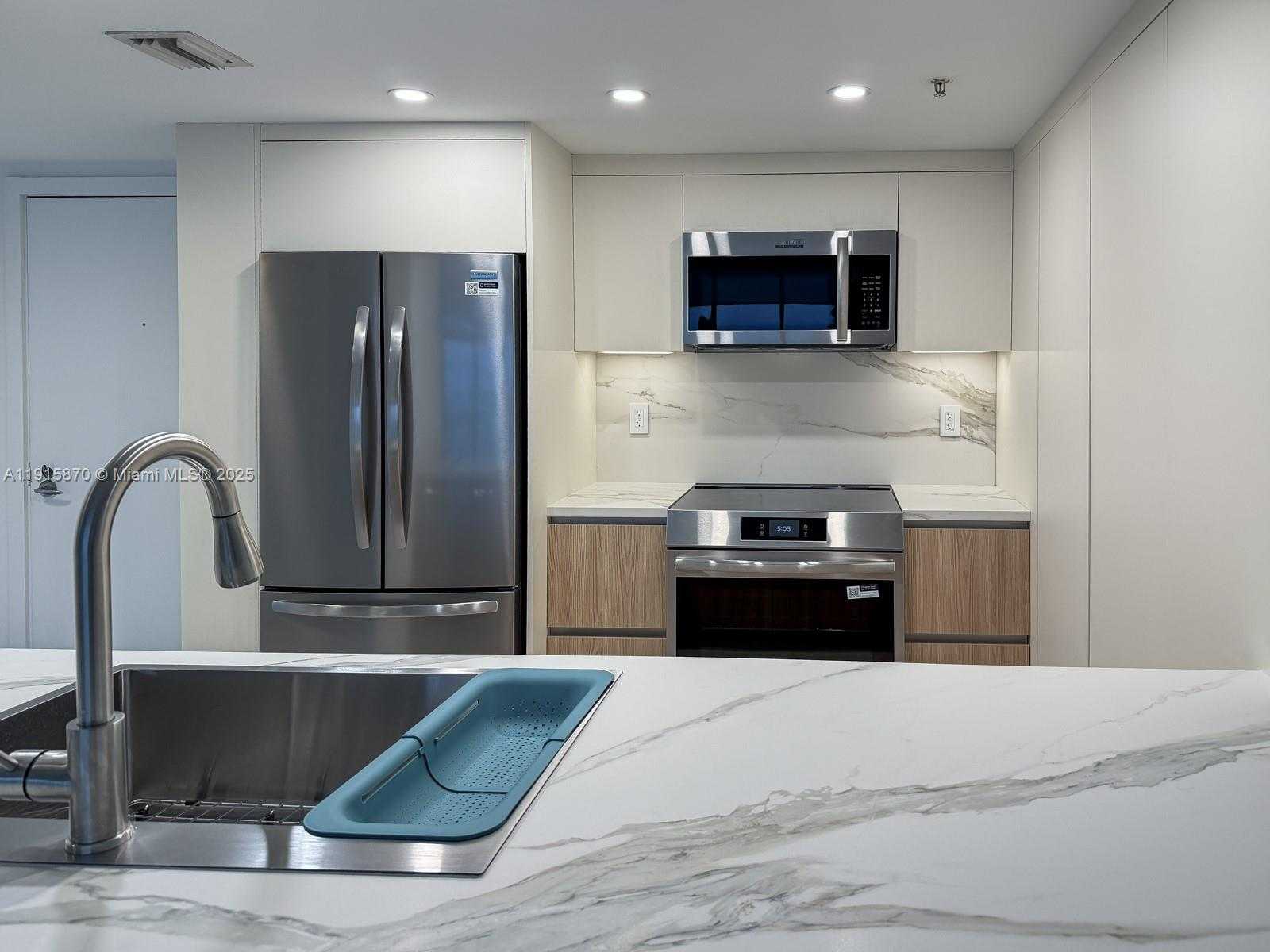 Small Image of 1800 NORTH BAYSHORE DR #3705, Miami Number 4