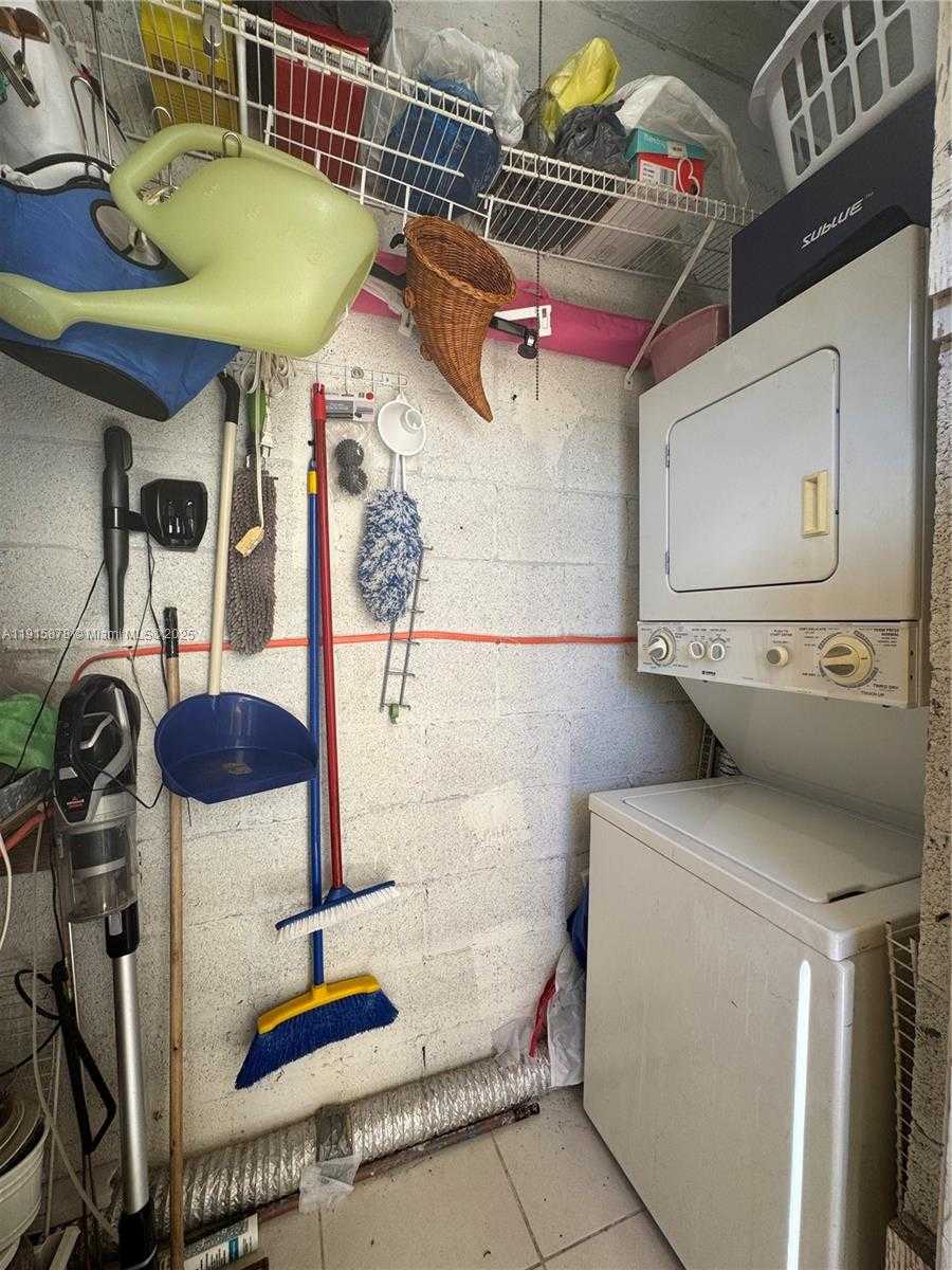 Small Image of Miami Number 11