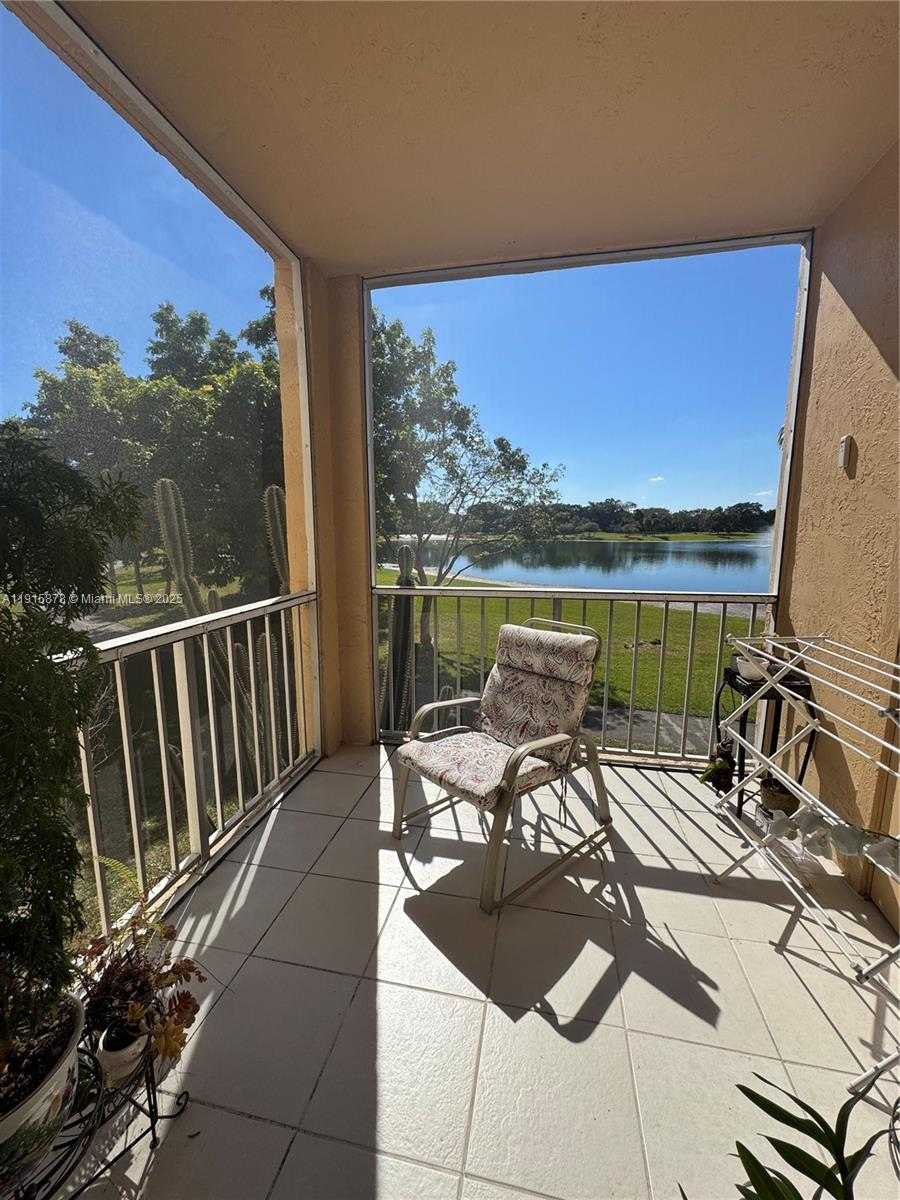 Small Image of Miami Number 4