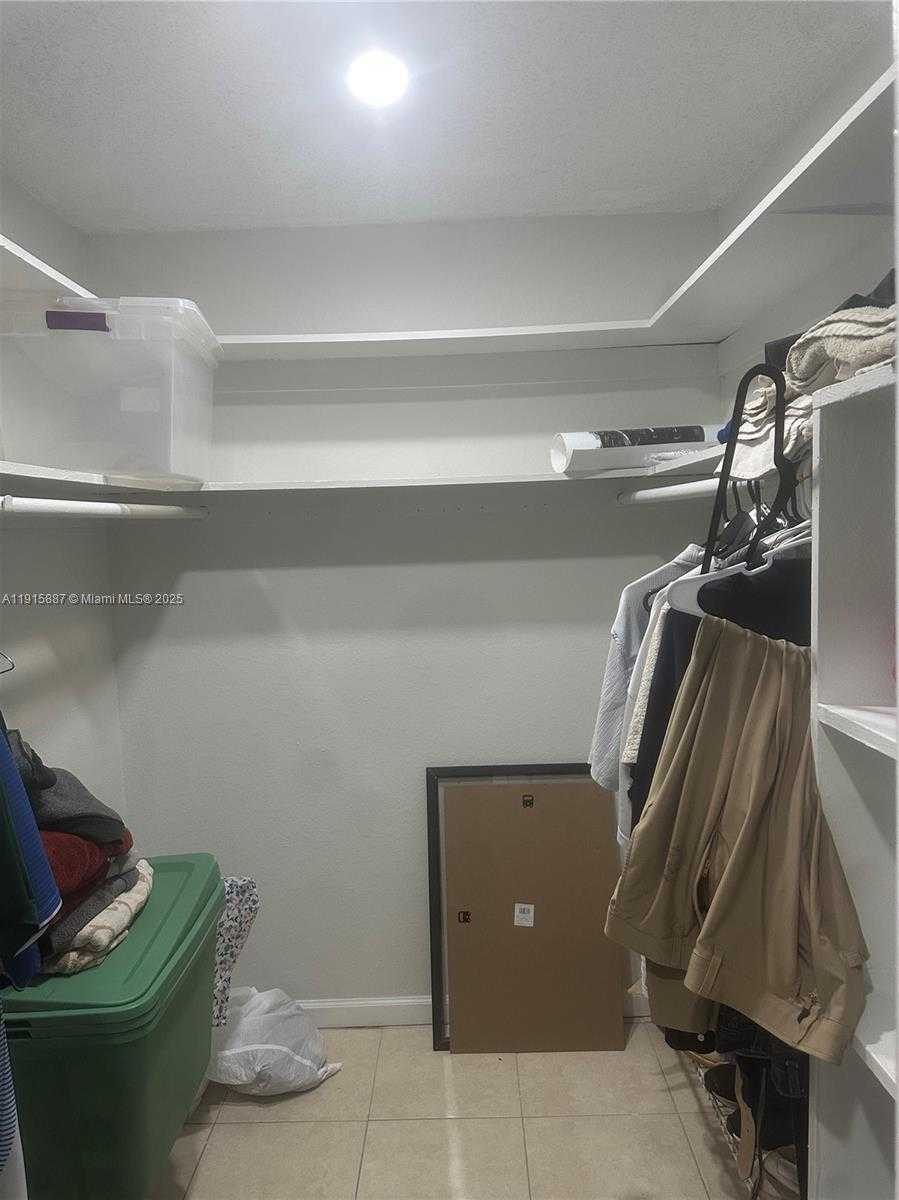 Small Image of Miami Number 9