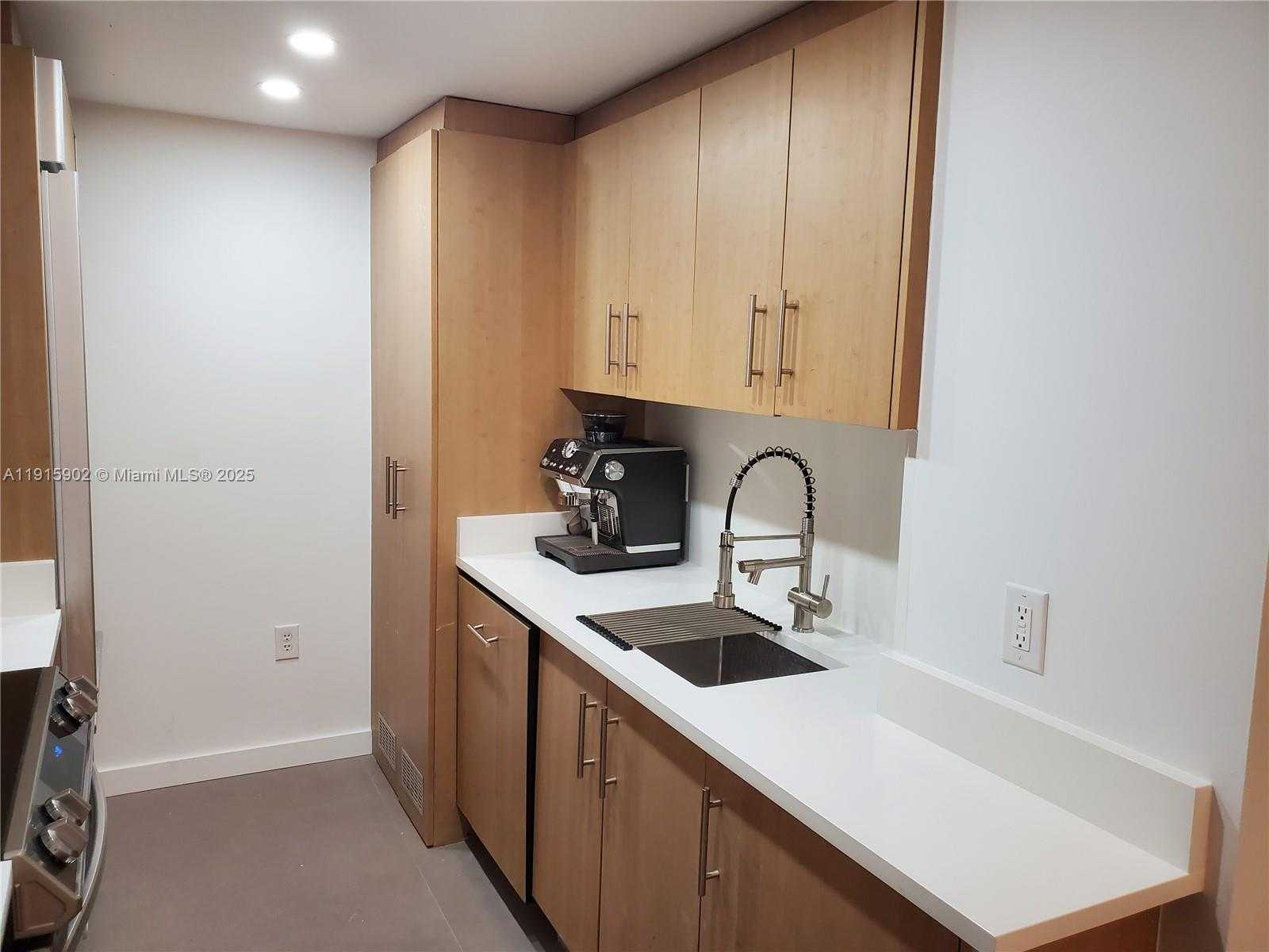 Small Image of 10275 COLLINS AVE #523, Bal Harbour Number 6