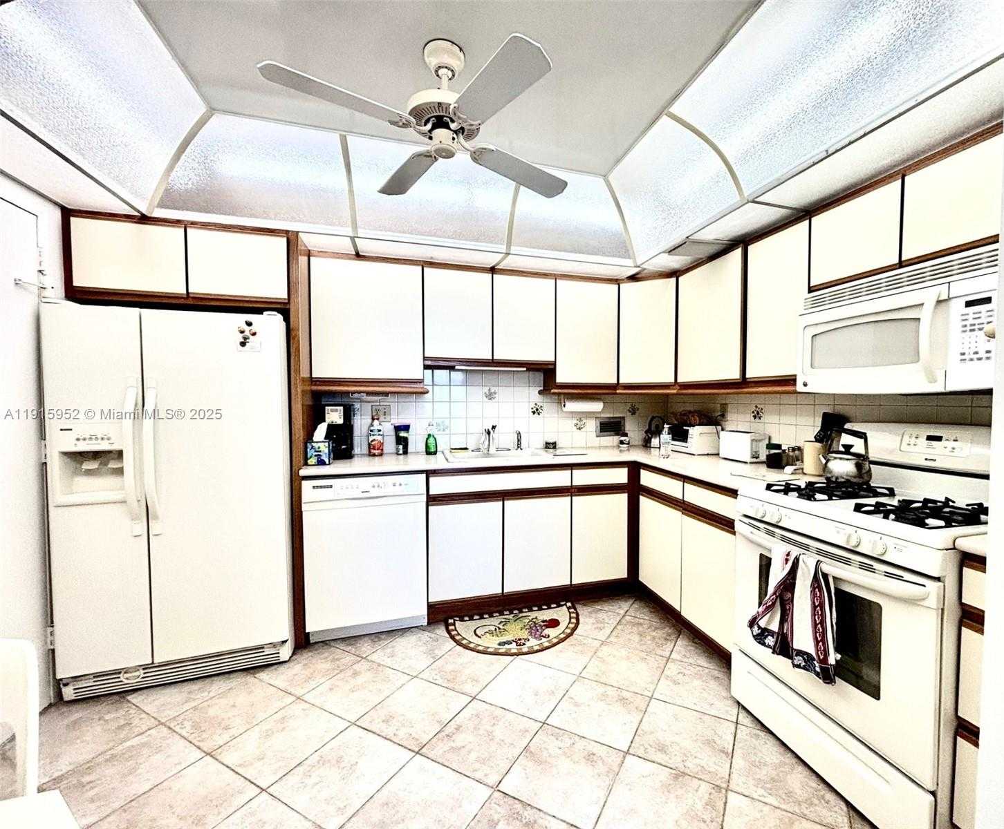 Small Image of 2030 SOUTH OCEAN DR #521, Hallandale Beach Number 16