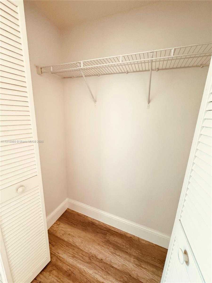 Small Image of 19501 WEST COUNTRY CLUB DR #2310, Aventura Number 21