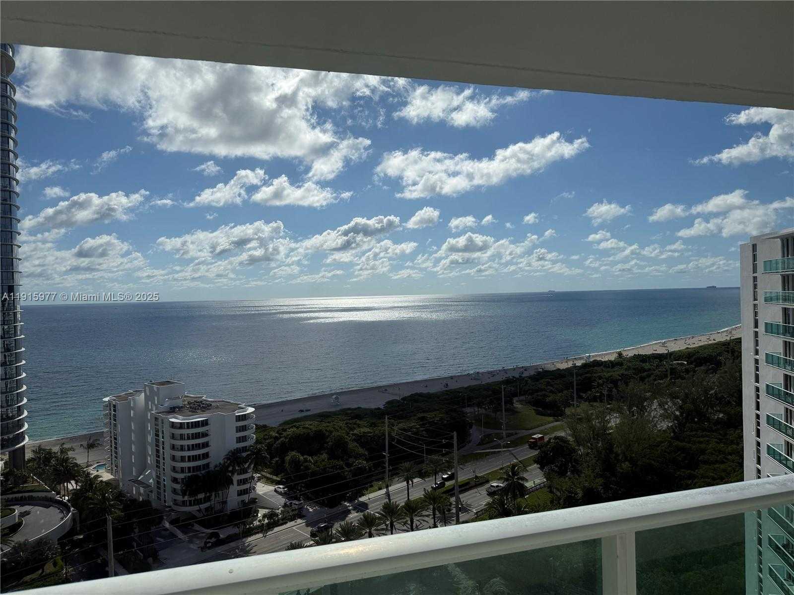 Small Image of 100 BAYVIEW DR #2108, Sunny Isles Beach Number 2