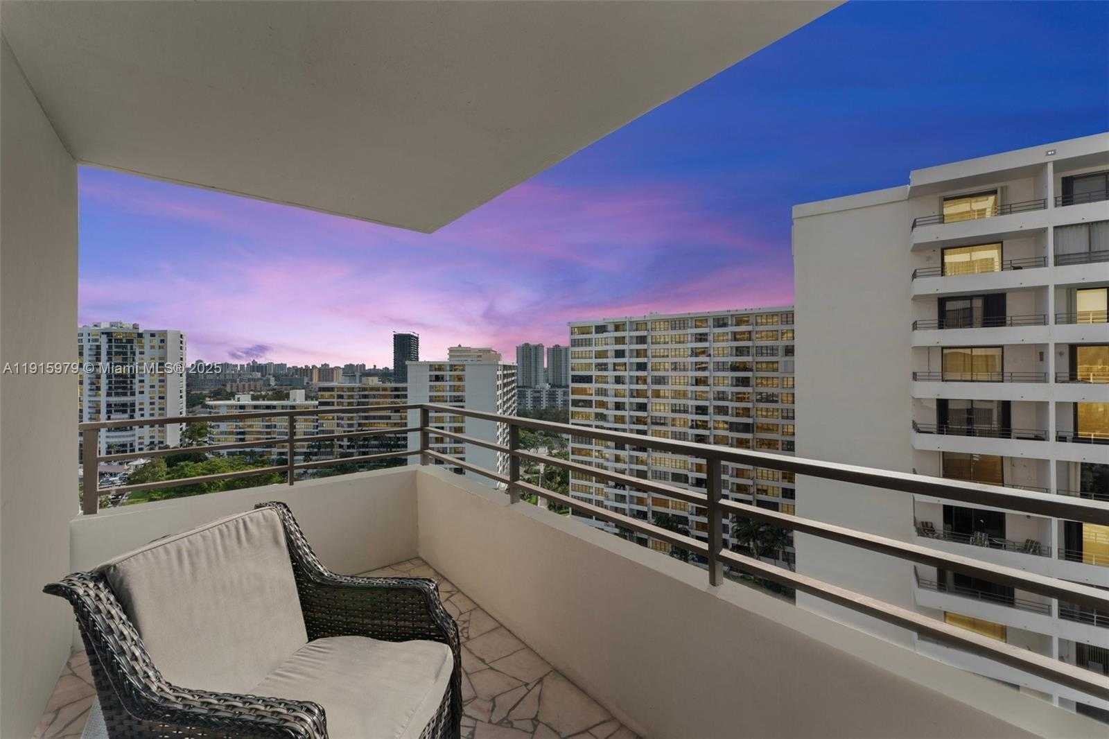 Small Image of 2500 PARKVIEW DR #1714, Hallandale Beach Number 12