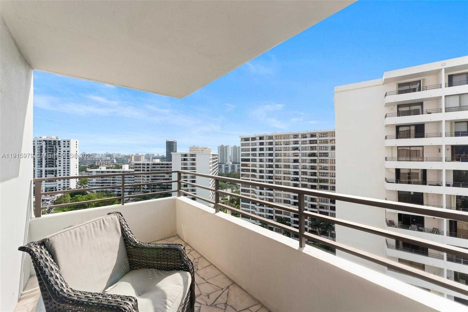Small Image of 2500 PARKVIEW DR #1714, Hallandale Beach Number 14