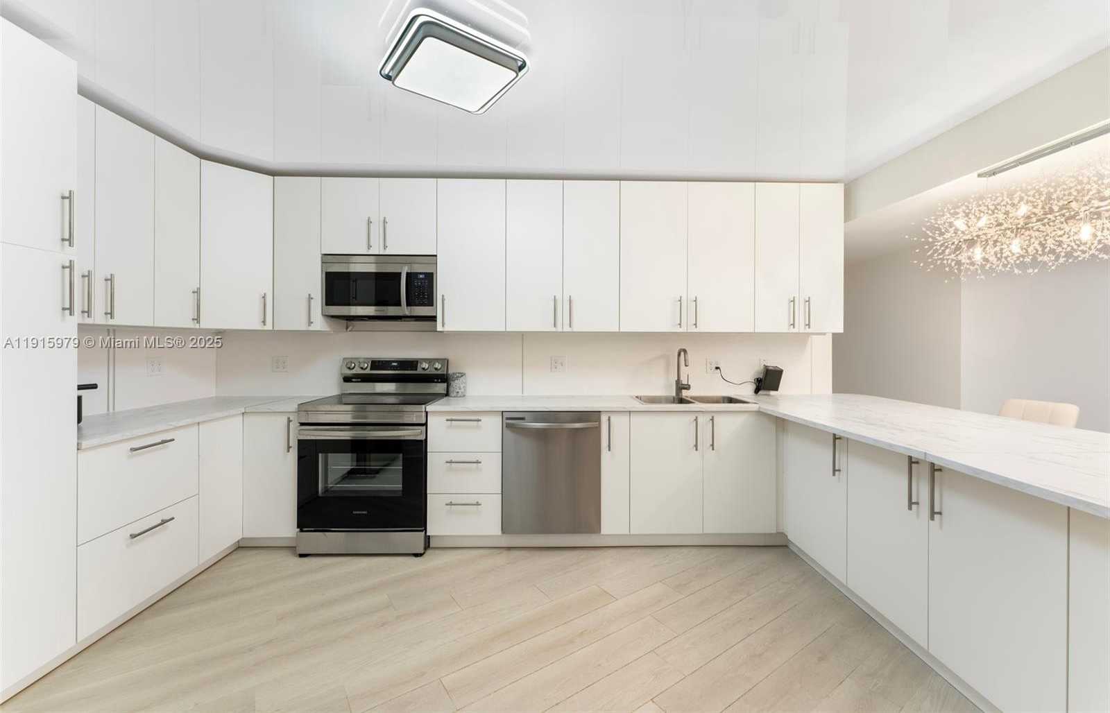 Small Image of 2500 PARKVIEW DR #1714, Hallandale Beach Number 2