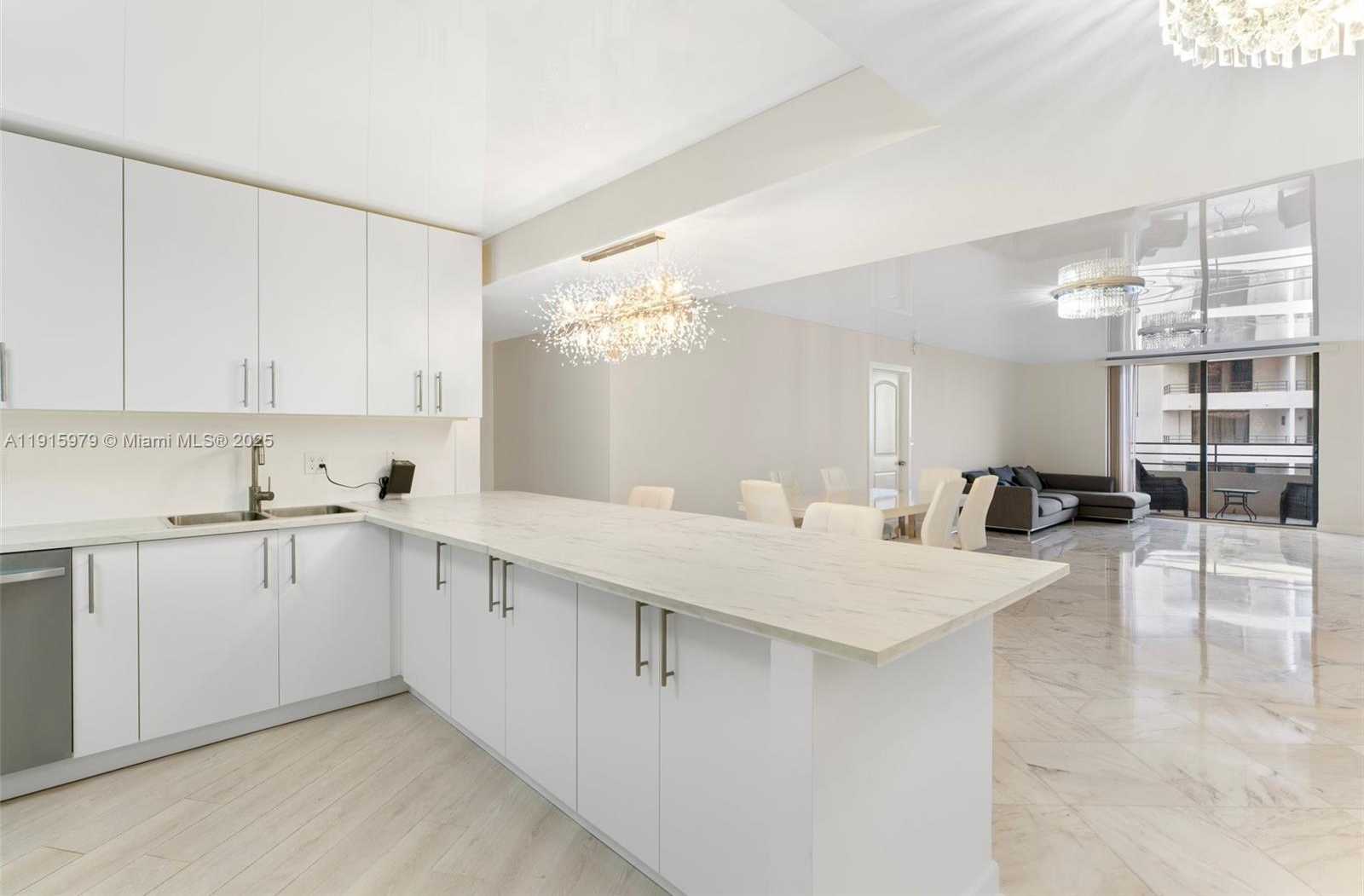 Small Image of 2500 PARKVIEW DR #1714, Hallandale Beach Number 3