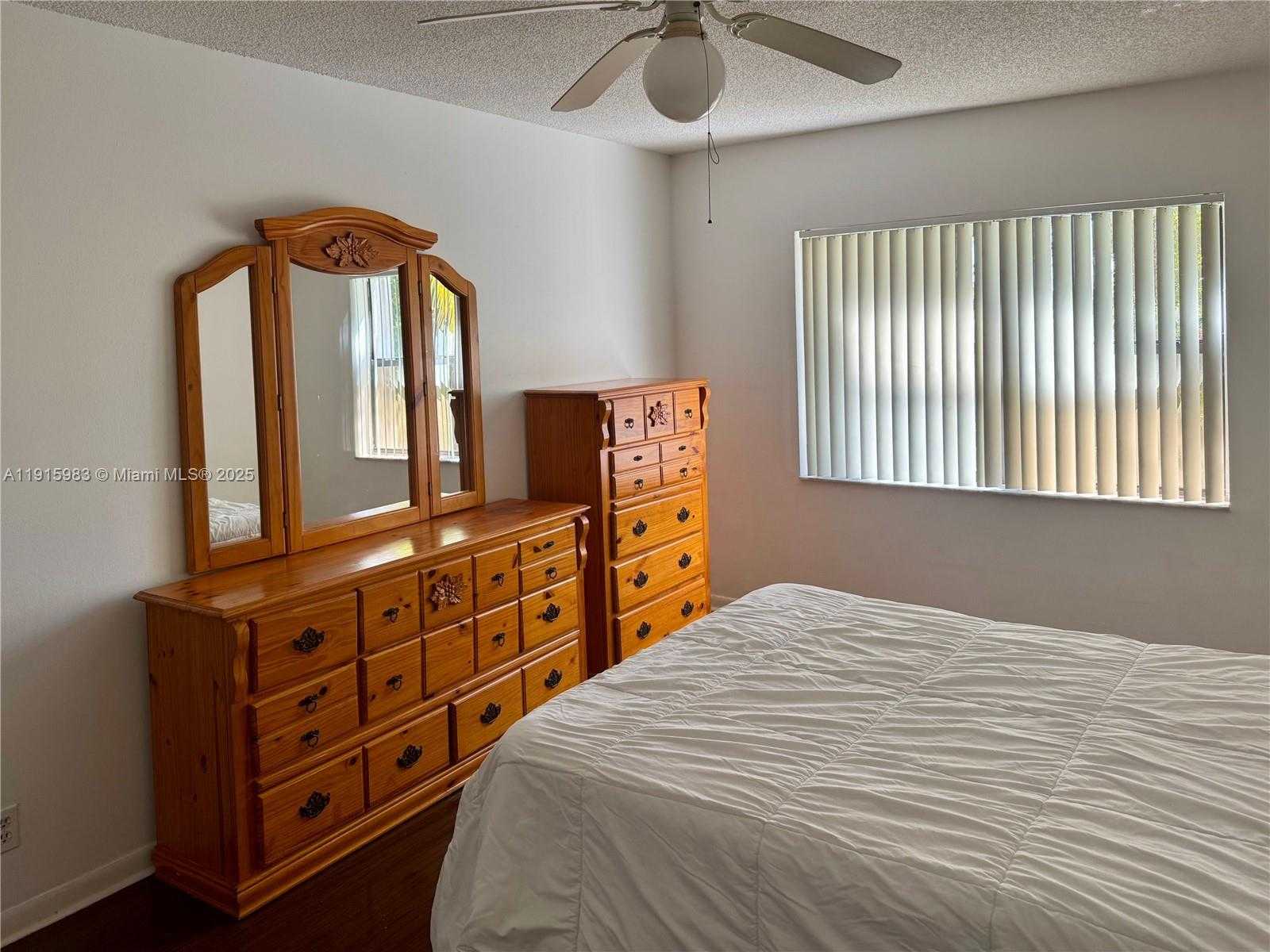 Small Image of 8290 LAKE DR #320, Doral Number 8