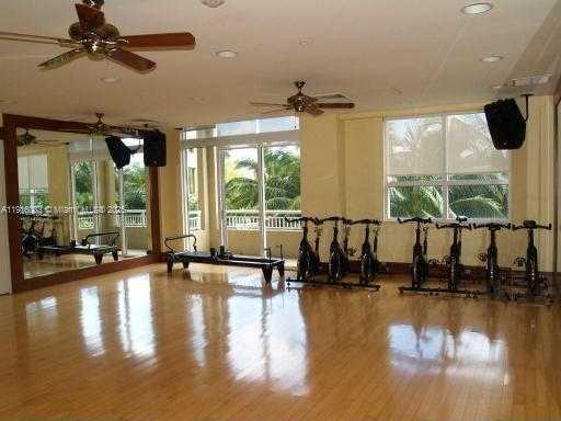 Small Image of 19501 WEST COUNTRY CLUB DR #PH-06, Aventura Number 25