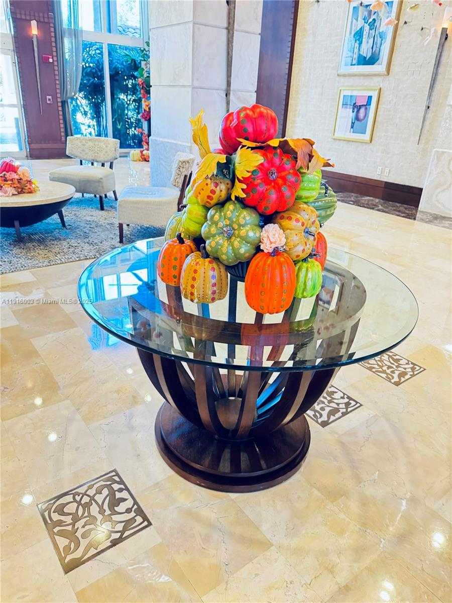 Small Image of 19501 WEST COUNTRY CLUB DR #PH-06, Aventura Number 35