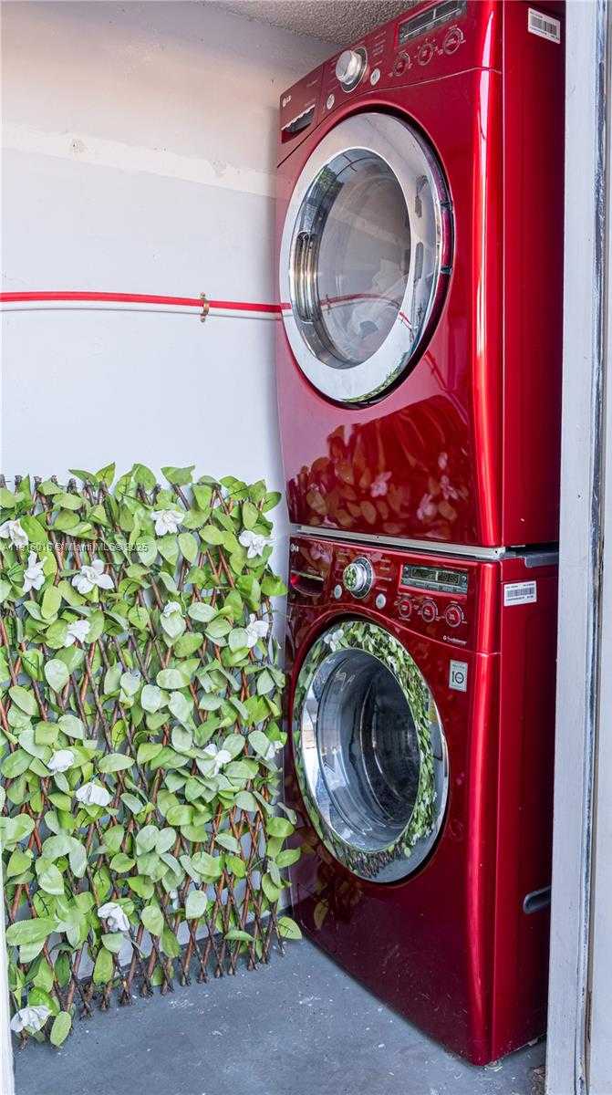 Small Image of 6294 NORTH WEST 170TH TER, Hialeah Number 12