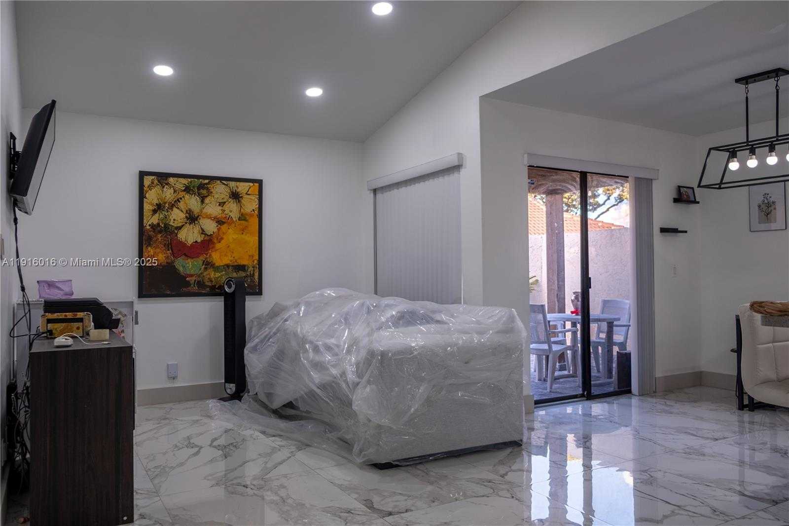 Small Image of 6294 NORTH WEST 170TH TER, Hialeah Number 2