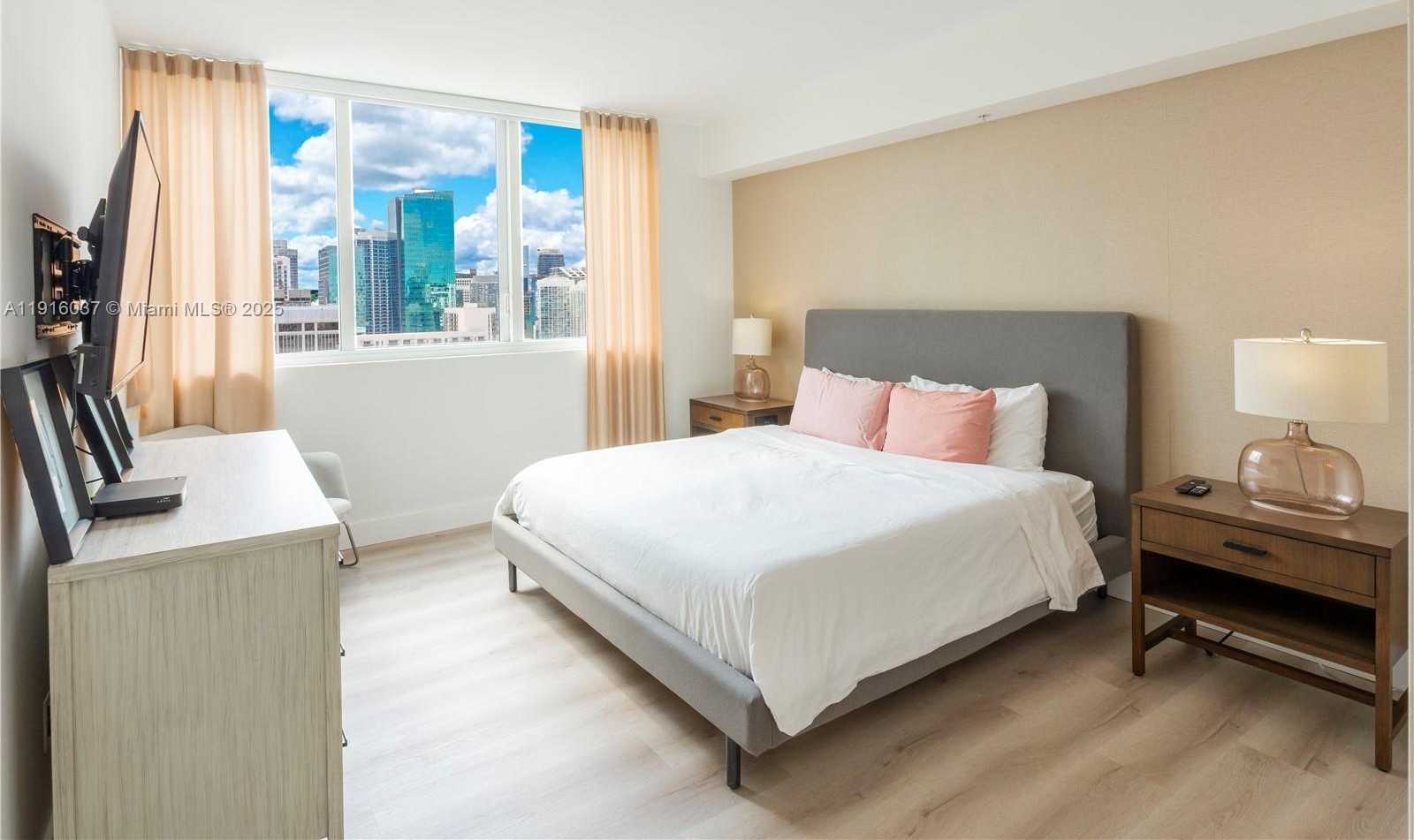 Small Image of 244 BISCAYNE BLVD #3703, Miami Number 11
