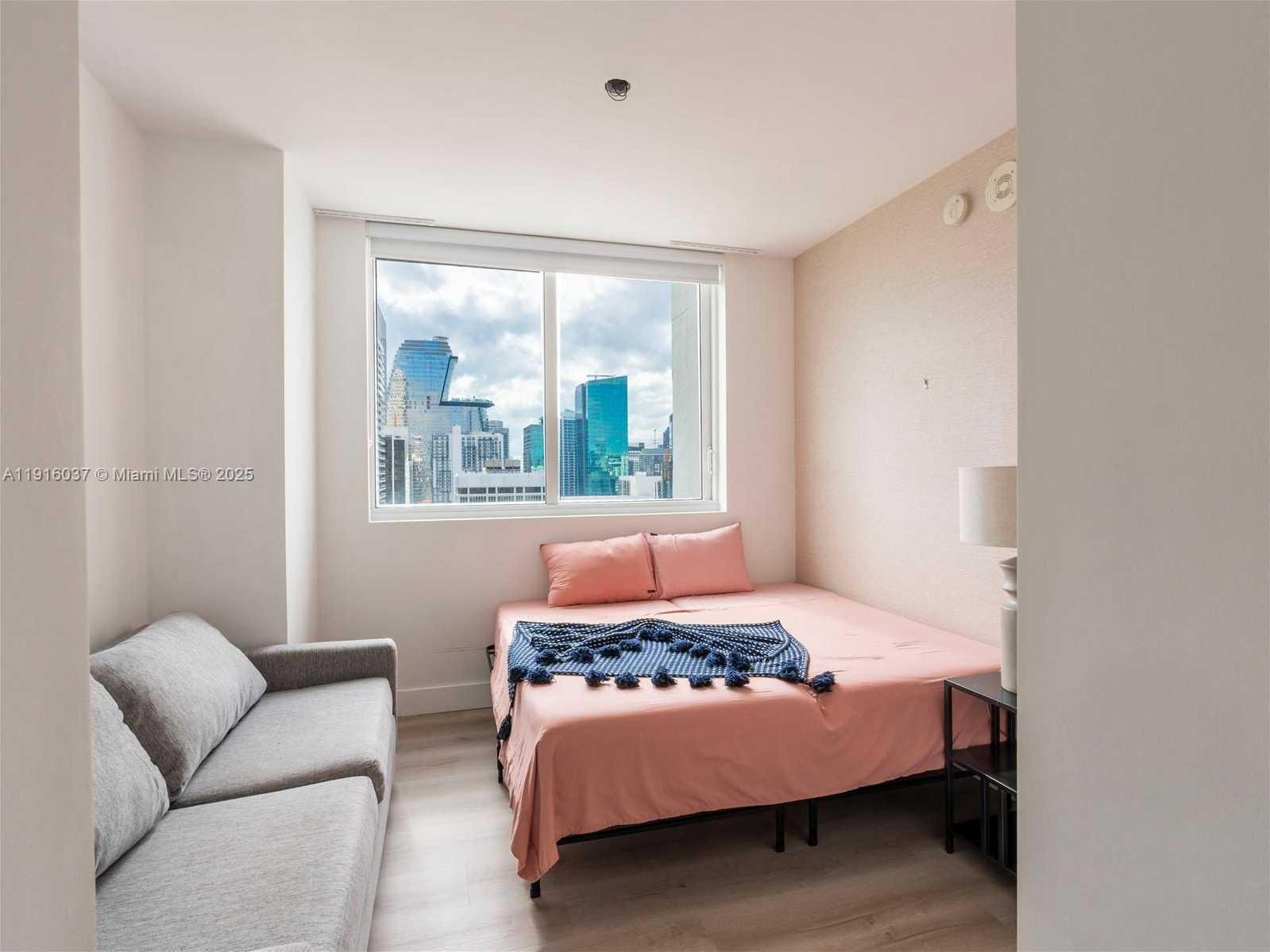 Small Image of 244 BISCAYNE BLVD #3703, Miami Number 15