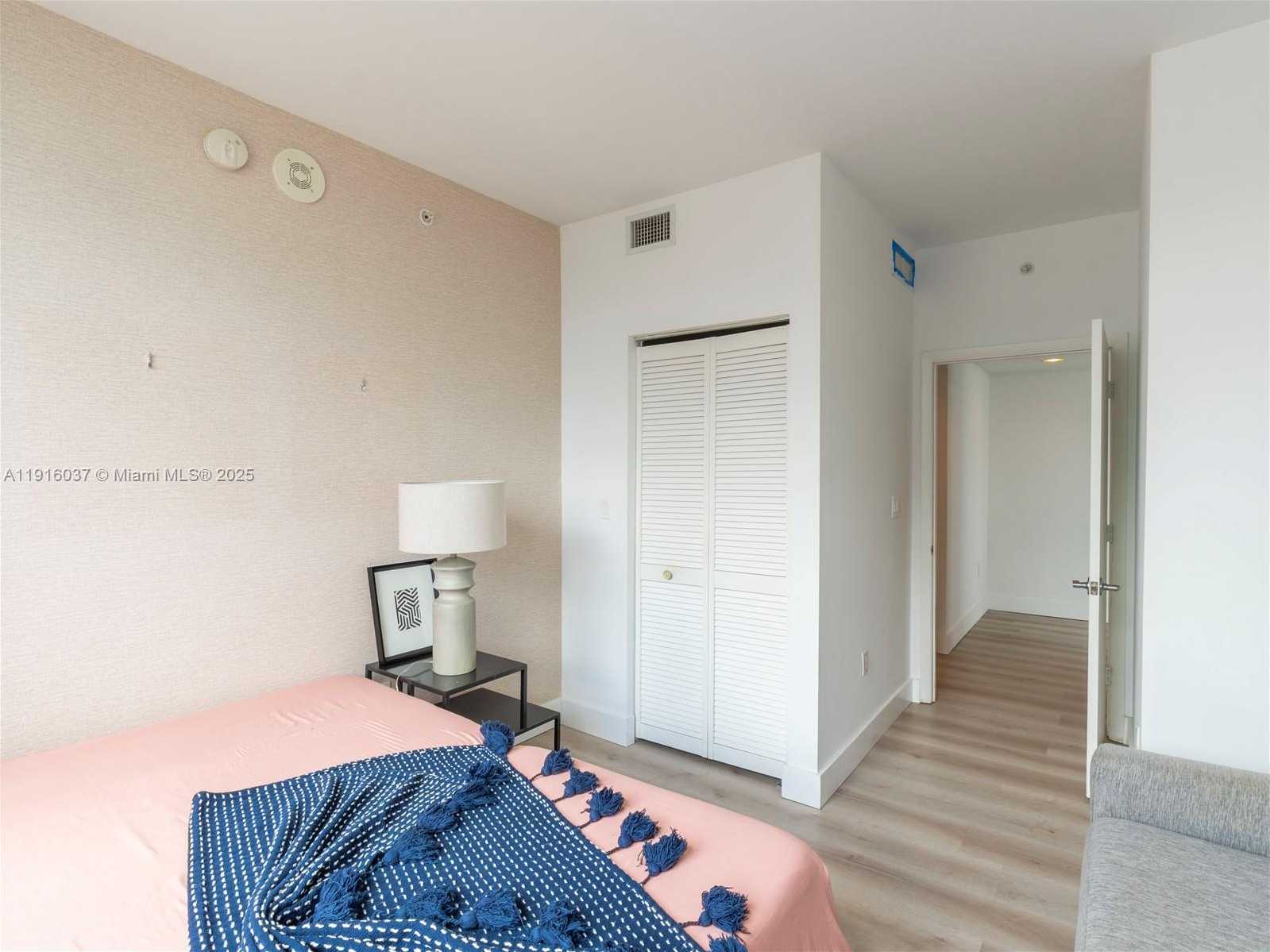 Small Image of 244 BISCAYNE BLVD #3703, Miami Number 16