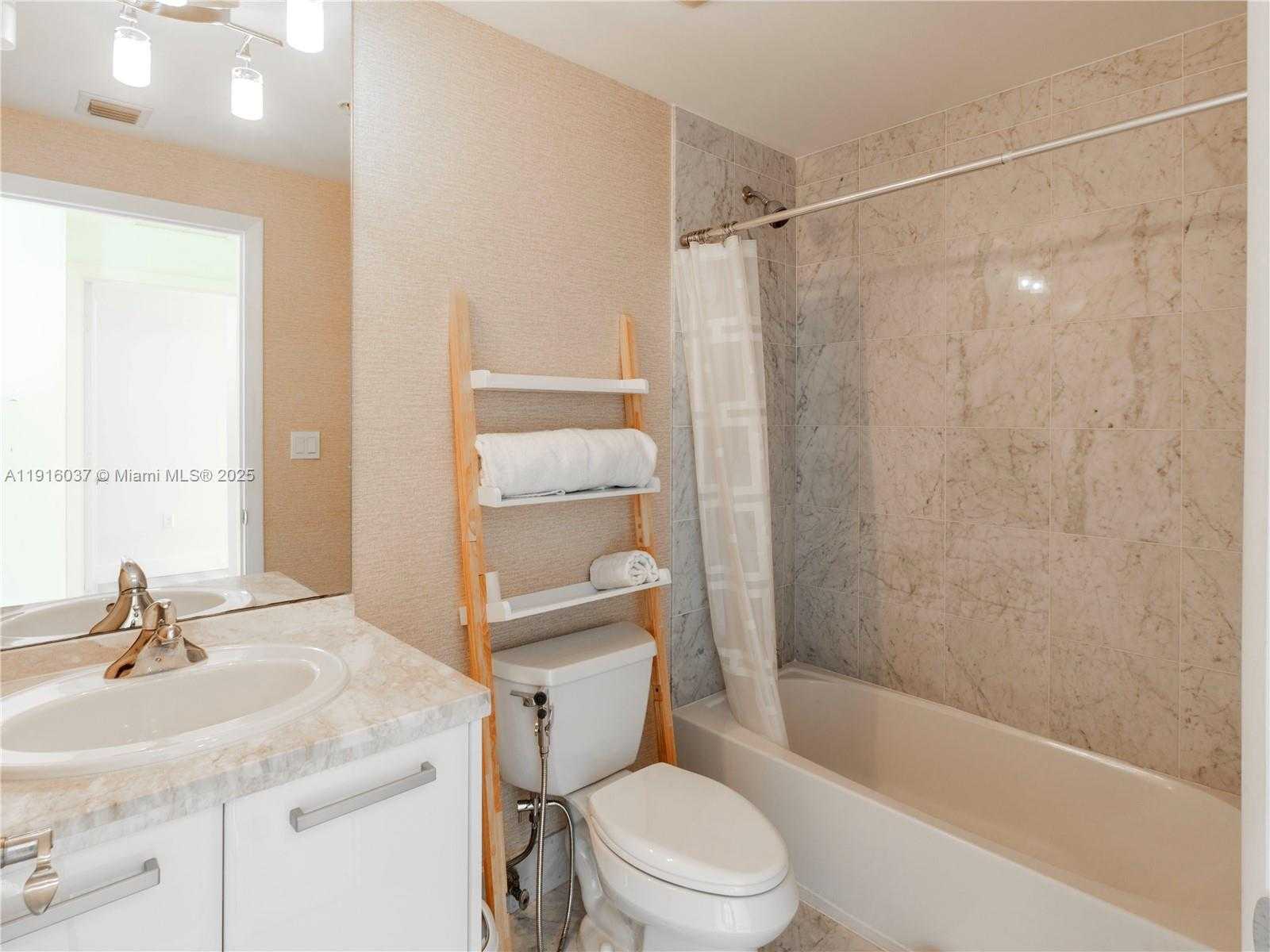 Small Image of 244 BISCAYNE BLVD #3703, Miami Number 17