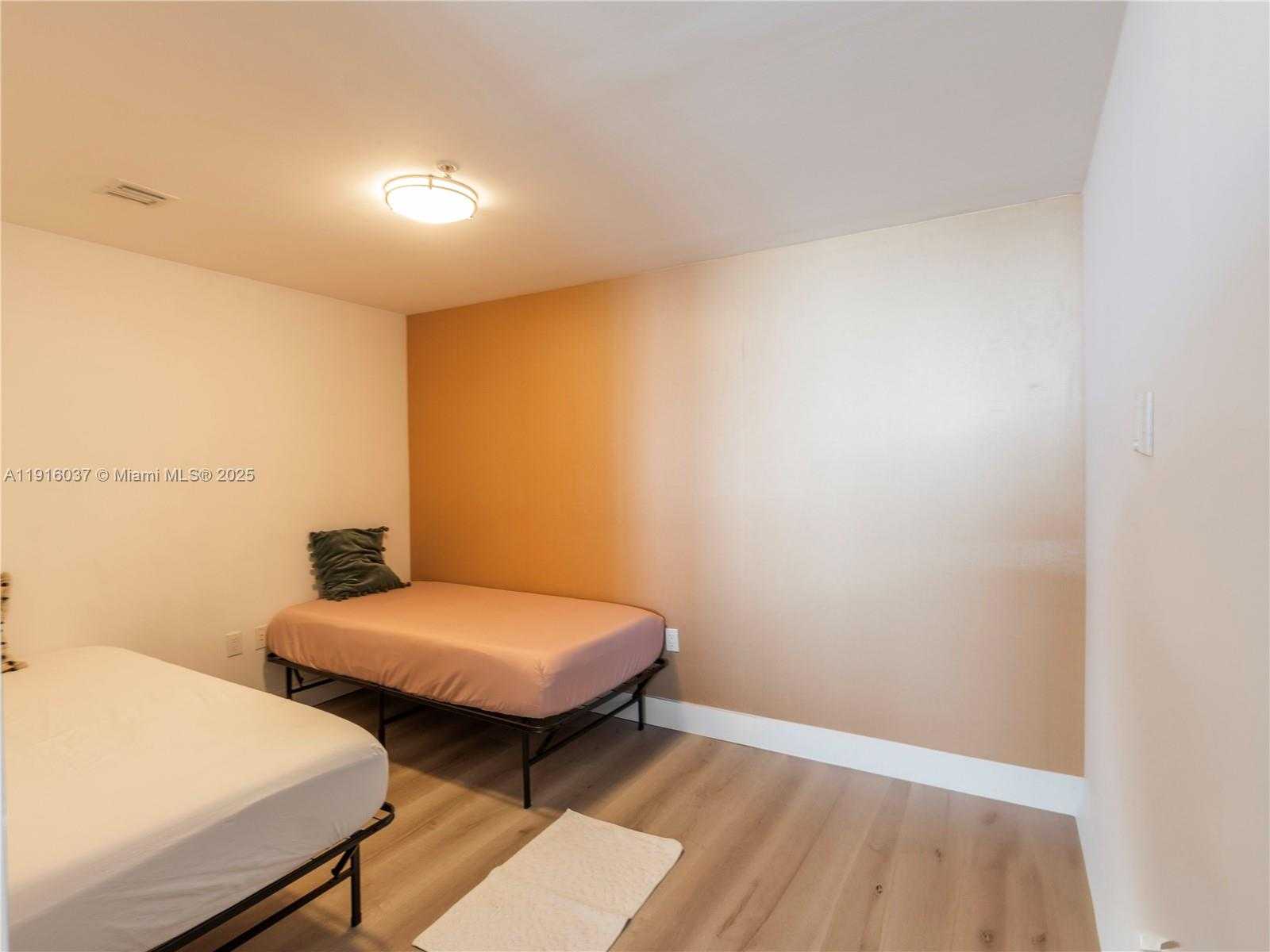 Small Image of 244 BISCAYNE BLVD #3703, Miami Number 18