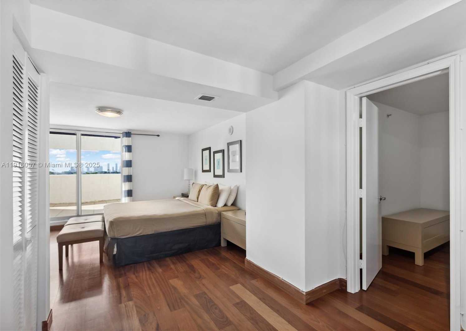 Small Image of 1701 SUNSET HARBOR DR #L705, Miami Beach Number 13